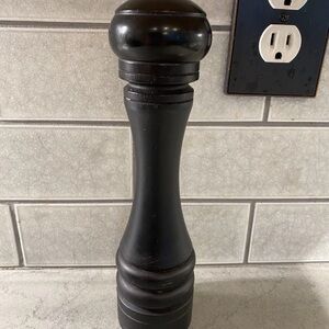 Trudeau Wood Pepper Mill Restaurant Professional Grinder 11 Inch